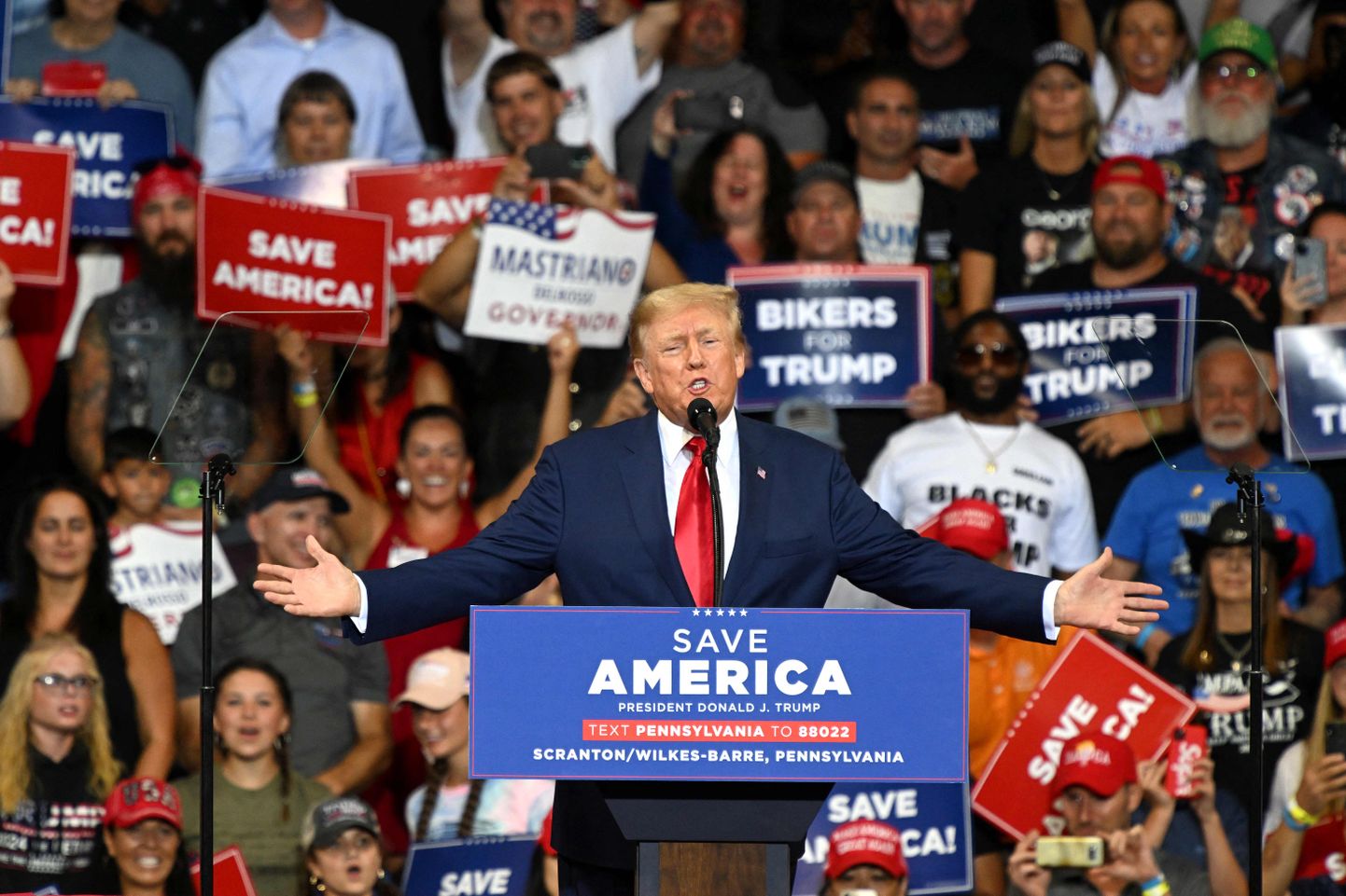 USA vabariiklasest ekspresident Donald Trump kõneles oma toetajatele Pennsylvanias, kus tema peamine eesmärk oli toetada kubernerivalimistel Doug Mastrianot ja senatikoha valimistel Mehmet Ozi.