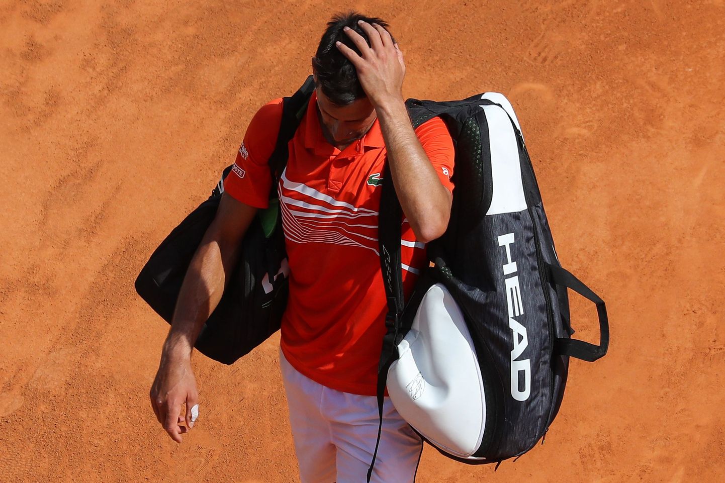 Djokovic lahkub pettunult väljakult pärast Monte Carlo turniiri šokk-kaotust Daniil Medvedevile