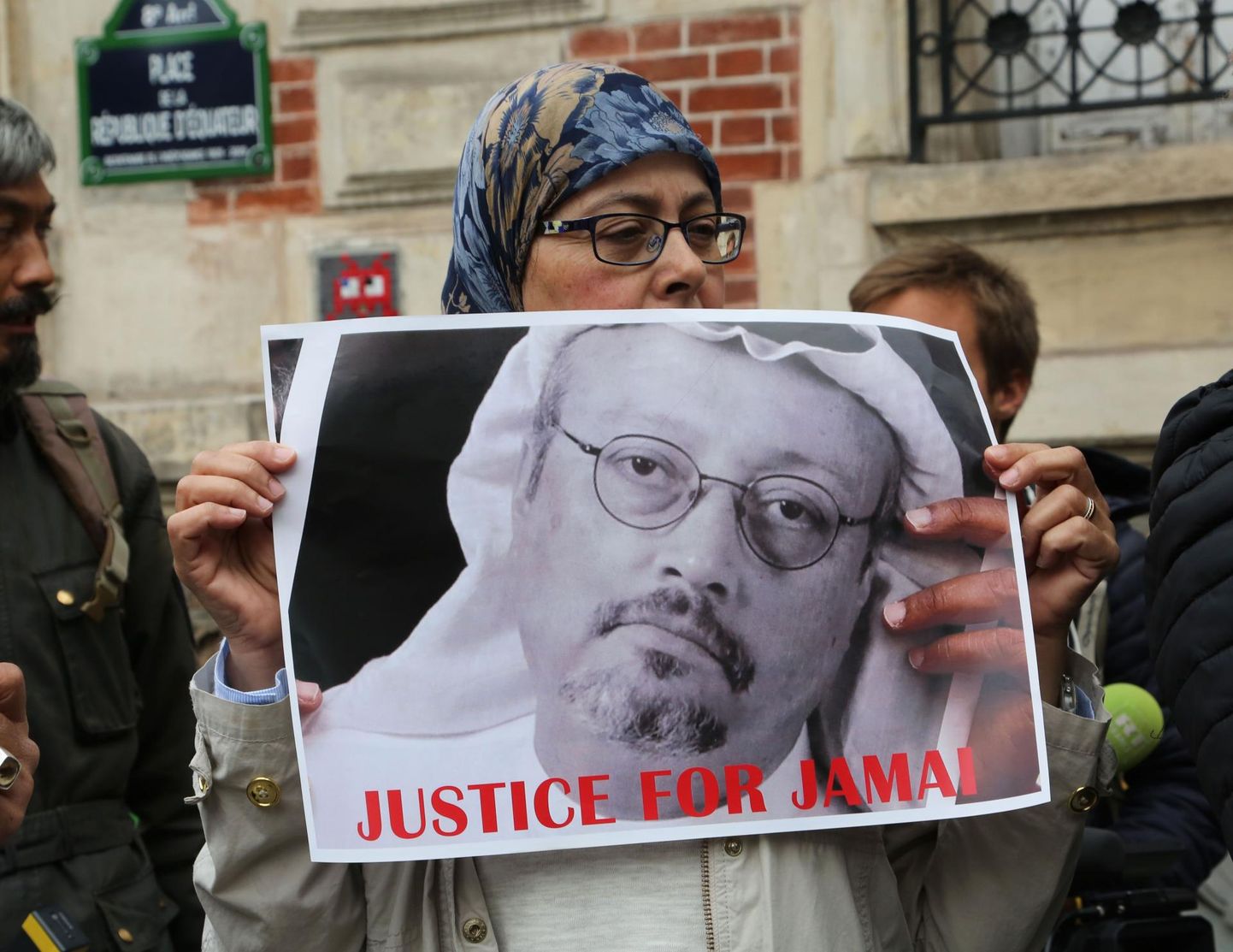 Meeleavaldus Jamal Khashoggi tapmise vastu Saudi Araabia Pariisi konsulaadi ees.