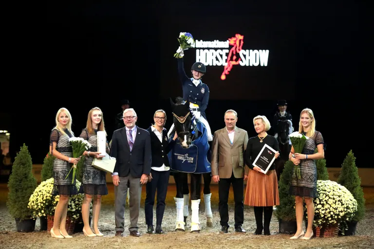 FEI Grand Prix autasustamine. Natalie Oldfors.