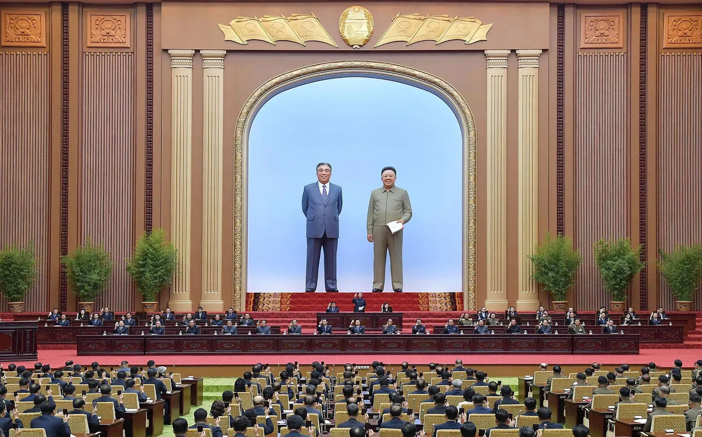 Põhja-Korea nukuparlament kõrgeim rahvakogu selle aasta teist istungjärku pidamas. Foto avaldas riiklik uudisteagentuur KCNA.