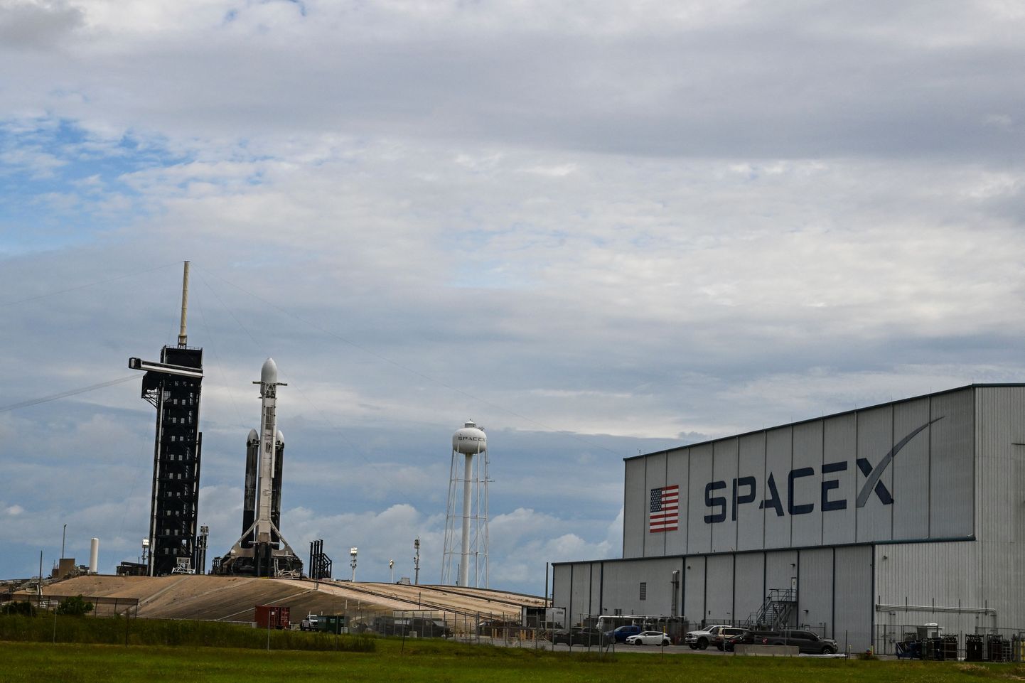 A SpaceX Falcon Heavy rocket with the Psyche spacecraft sits on launch pad 39A at NASA's Kennedy Space Center in Cape Canaveral, Florida, on October 11, 2023. NASA and SpaceX are targeting October 12, 2023, at 10:16 a.m. EDT for launch of the Psyche mission from Kennedy Space Center to the main asteroid belt between Mars and Jupiter. (Photo by CHANDAN KHANNA / AFP)