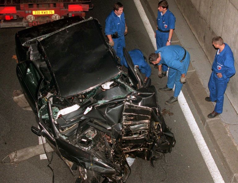 Foto autost, milles hukkus printsess Diana