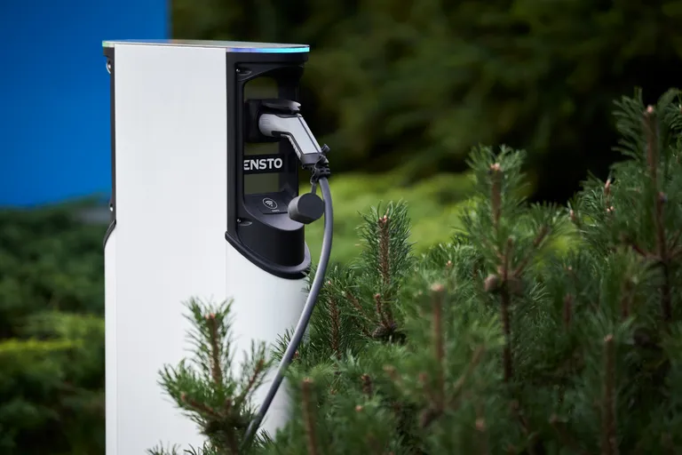Eestis toodetavad laadijad on välja töötatud ja testitud Soomes, lähtudes Põhjamaale sobilikust kliimast.