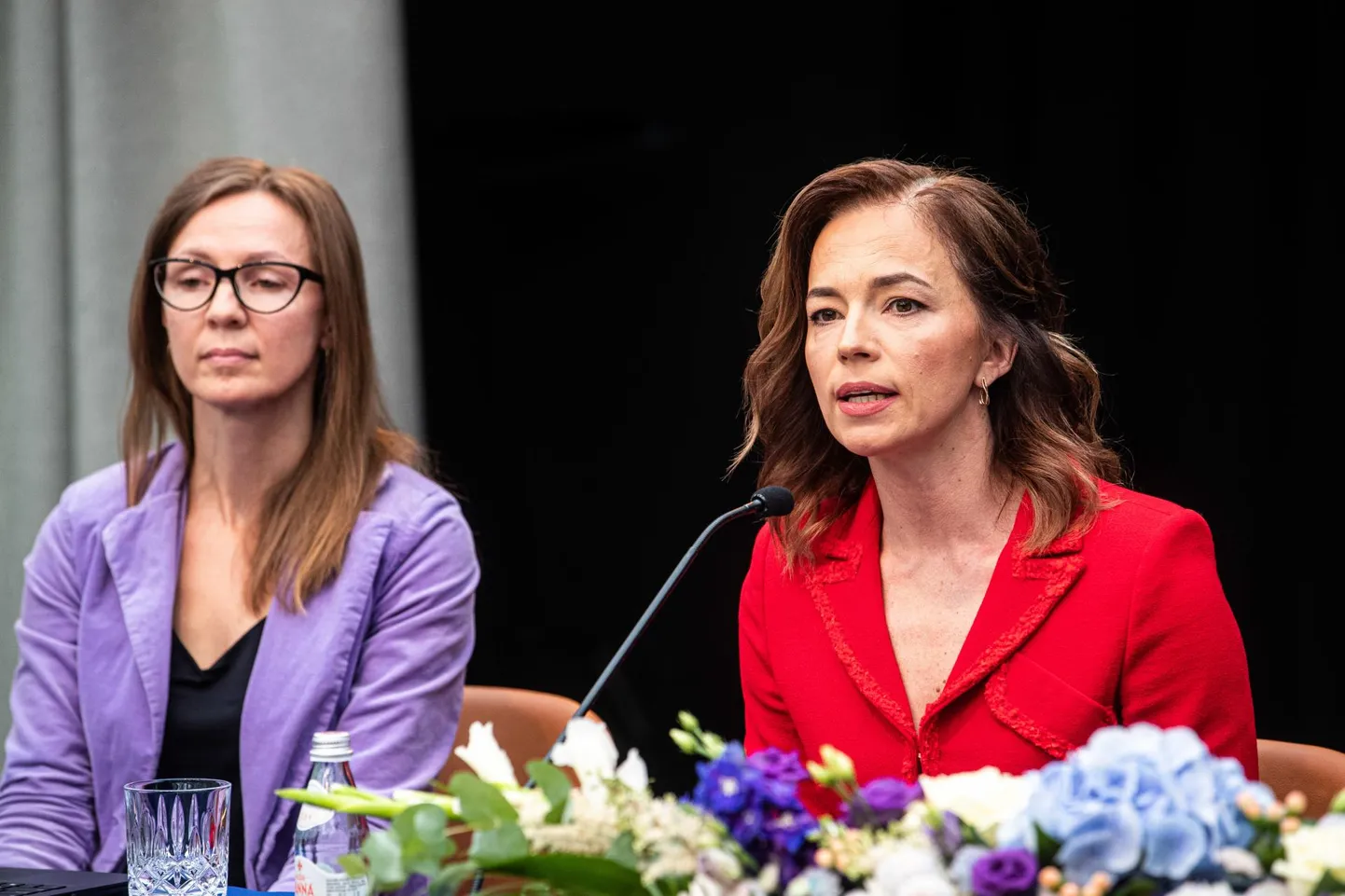 Fotol koolipsühholoogide ühingu esinaine Karmen Maikalu, haridus- ja teadusminister Liina Kersna. FOTO: Remo Tõnismäe