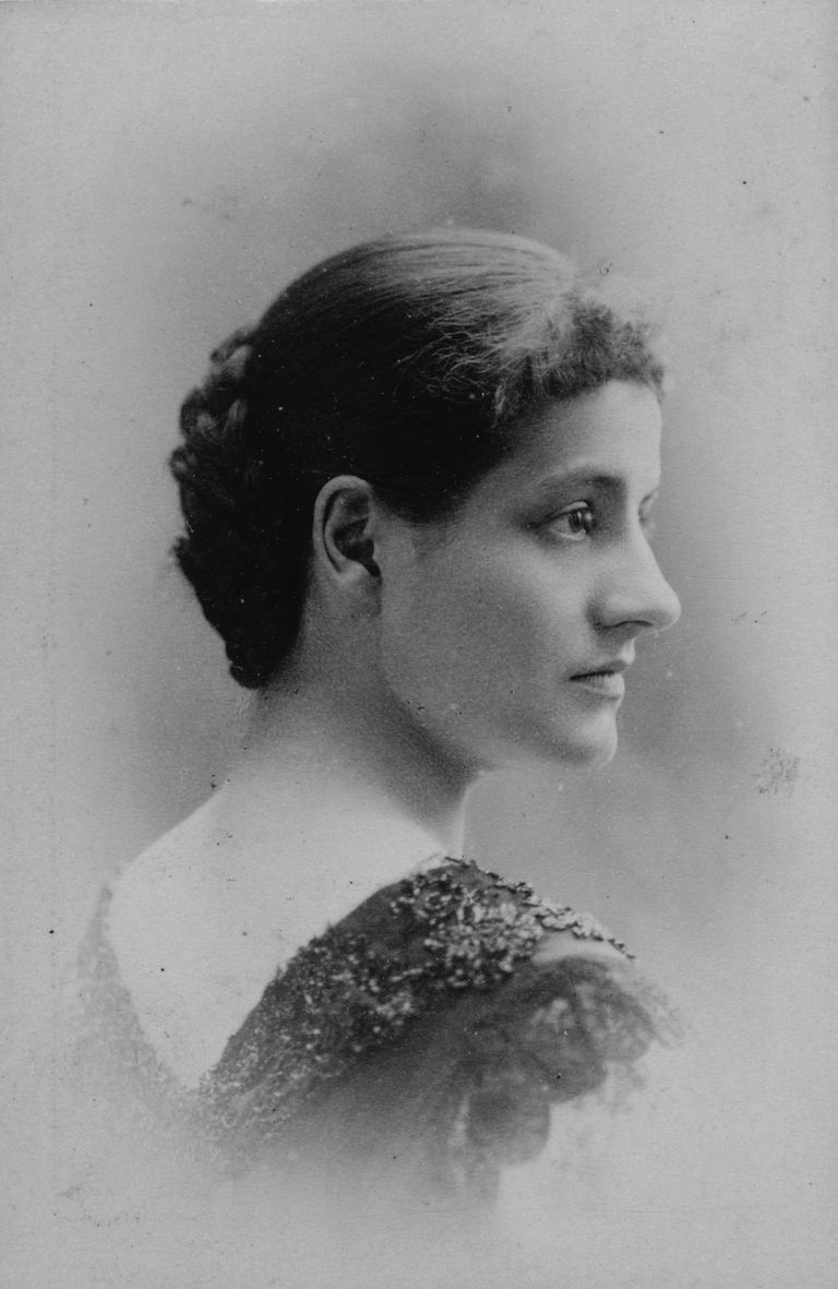 Tundmatu naise portree aastast 1880