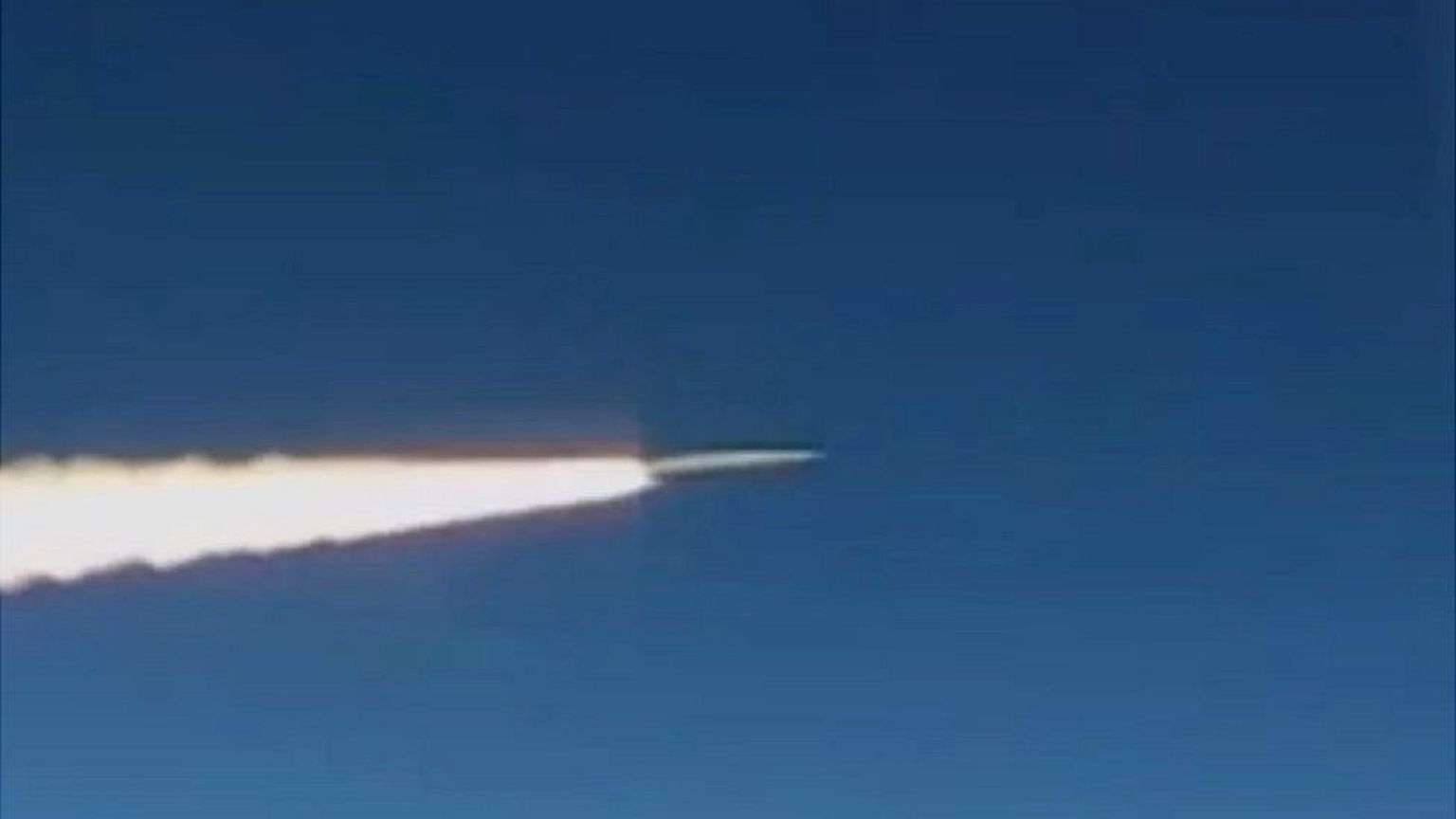 "Кинжал" летит по аэробаллистической траектории - более пологой, чем у баллистической ракеты