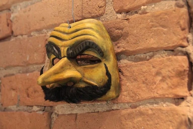 Butafooriatudengite loodud maskide ja raamide näitus.