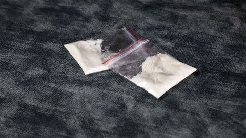 Тяжелые синтетические опиоиды и внушительная сумма наличных: в Кохтла-Ярве задержан мужчина, подозреваемый в наркопреступлении