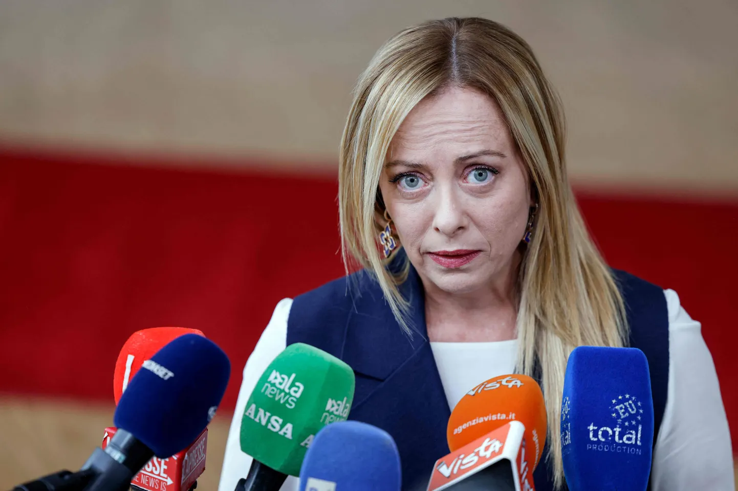Itaalia peaminister Giorgia Meloni 26. oktoobril 2023 Brüsselis Euroopa Ülemkogul ajakirjanike küsimustele vastamas