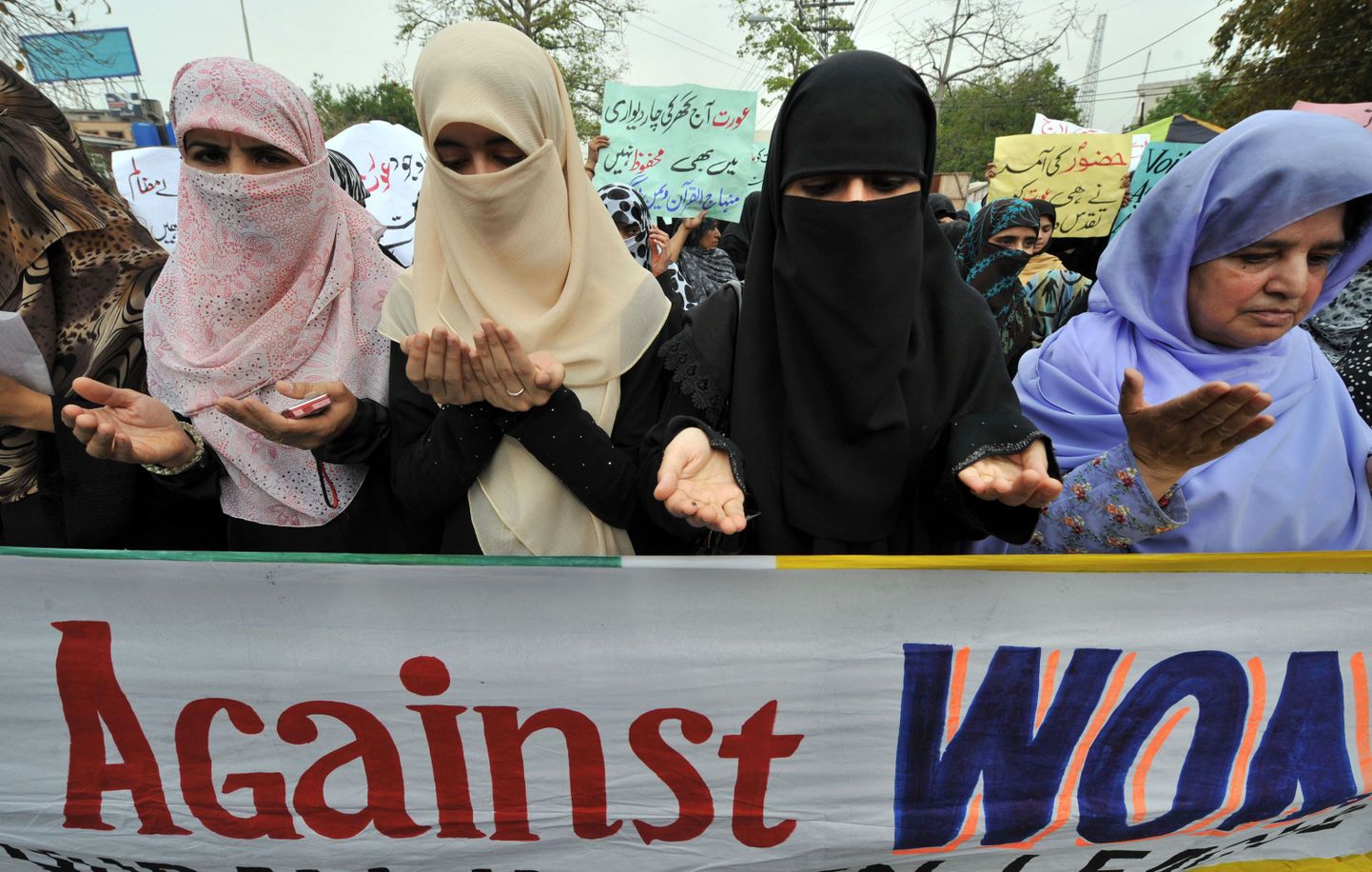Pakistani naised protestimas vägivalla vastu