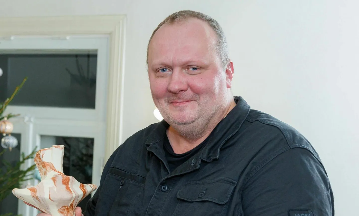 Lõuna-Eesti Postimehe ajakirjanik Tomi Saluveer pälvis parima taustajõu tiitli.