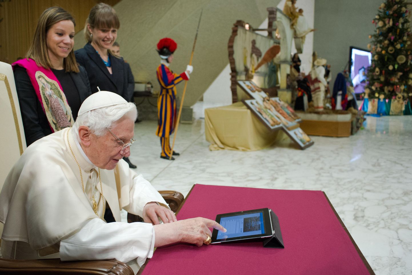 Paavst Benedictus XVI püüdis saata oma esimest Twitteri sõnumit