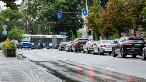 Главное за 30 августа ⟩ Латвия меняет правила въезда для иностранцев, застрелен экс-спикер Рады и сколько стоит снять деньги в банкомате