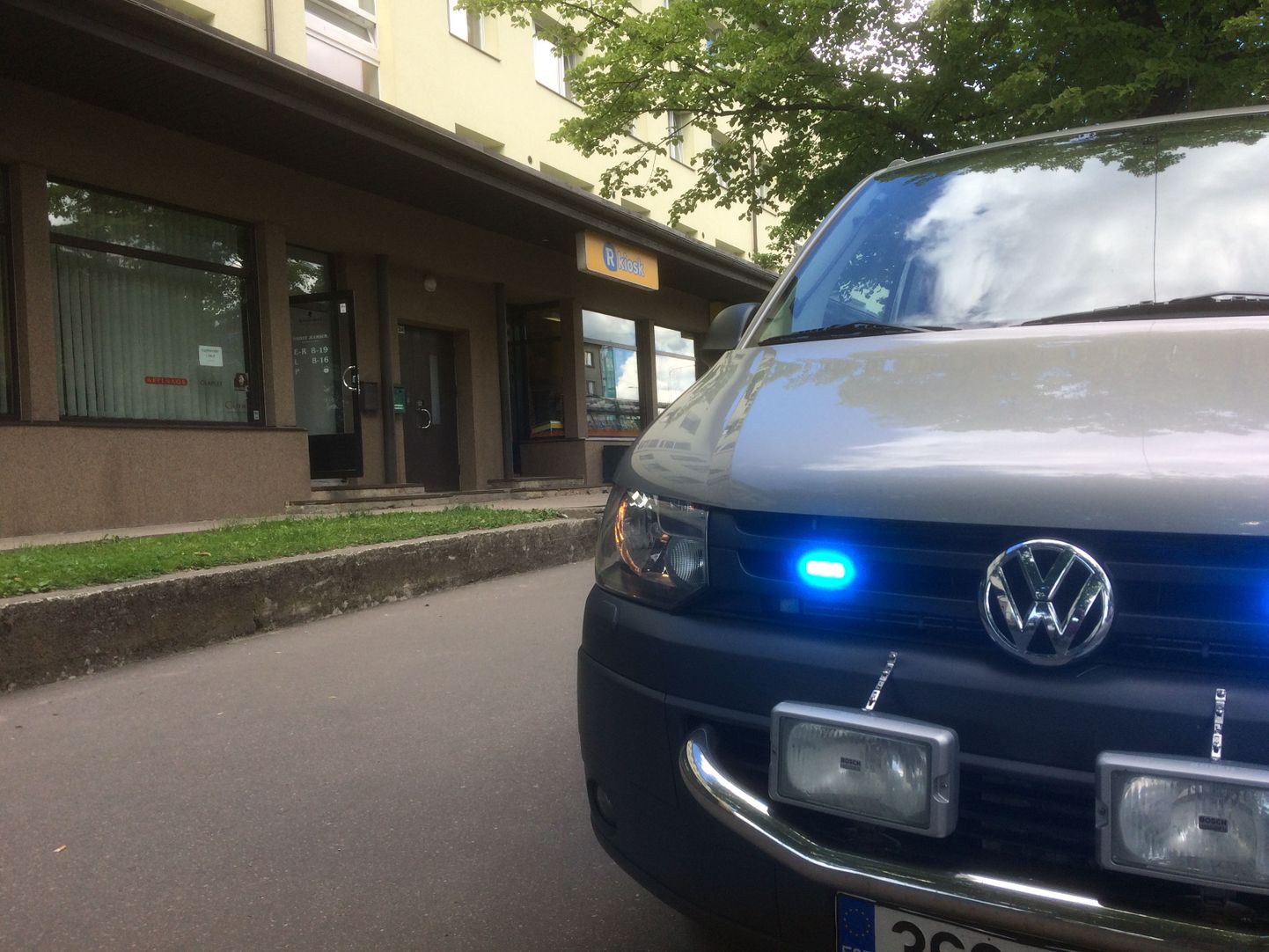 Täna hommikul rööviti Tallinna maanteel asuvat R-Kioskit.