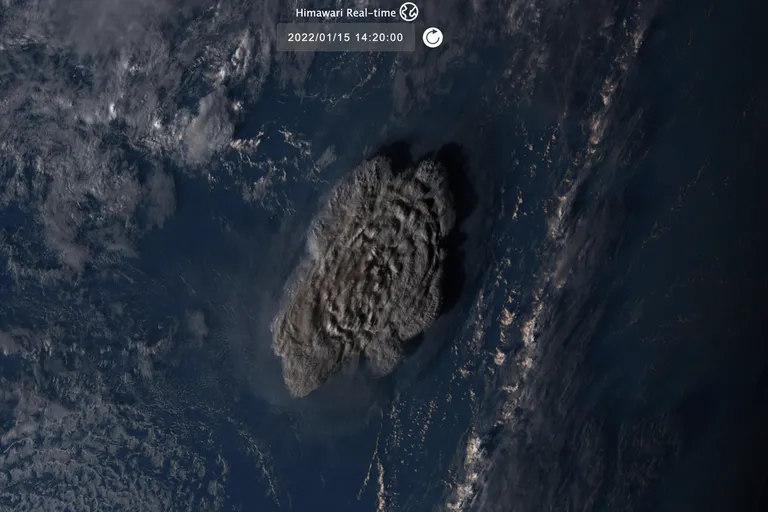 Jaapani ilmasatelliidi Himawari-8 foto Tonga vulkaanipurskest 15. jaanuar 2022.