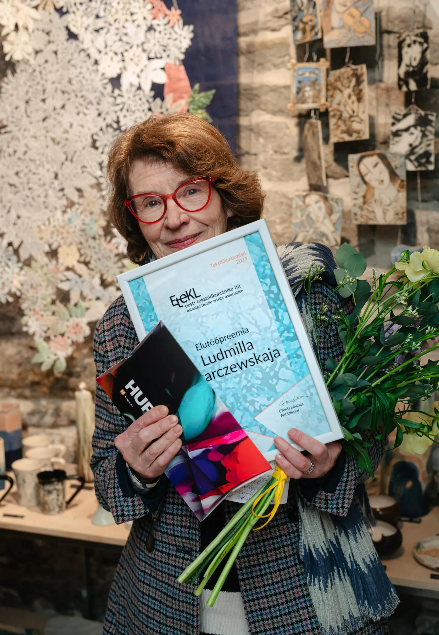 Eesti tekstiilikunstnike liidu 2024. laureaatide tunnustussündmusel Lühikese Jala galeriis tunnustati Ludmilla Swarczewskajat elutööpreemiaga.