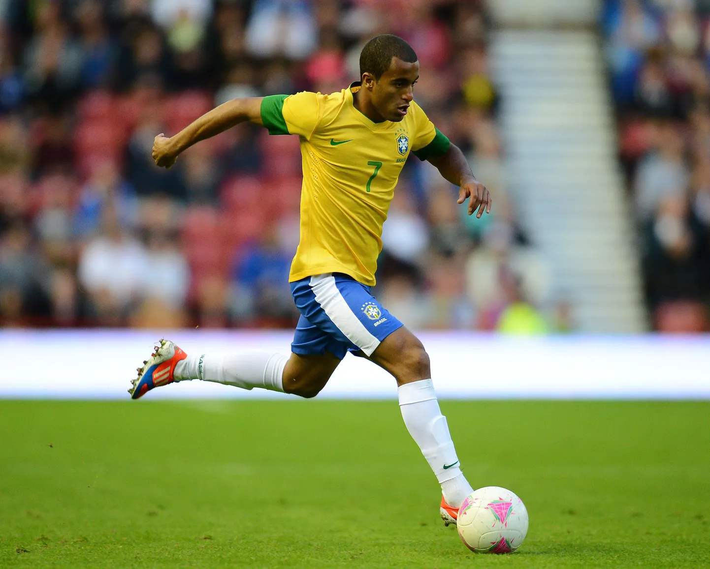 Lucas Moura Brasiilia koondise särgis.