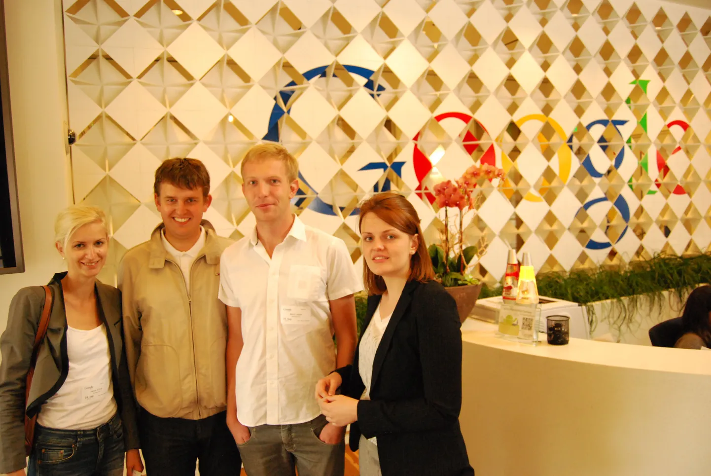 Helen Tiitma, Märt Lepik, Kristjan Ahven ja Alina Kester Google kontoris.