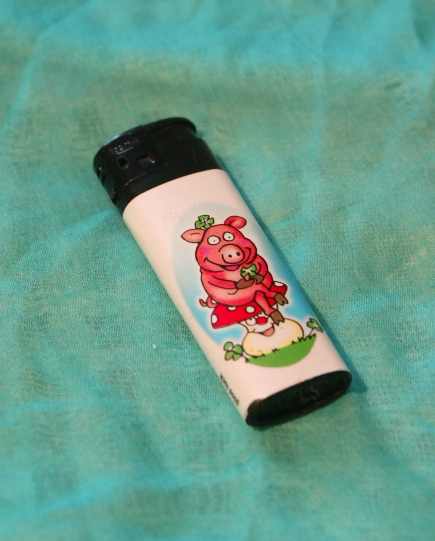 Зажигалка.