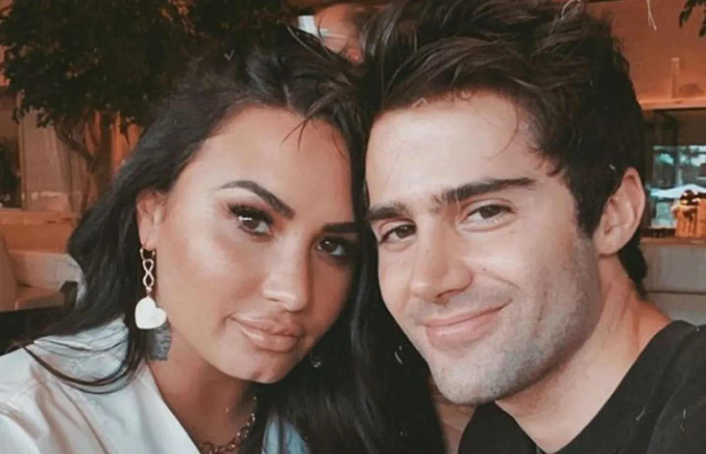 Demija Lovato un Makss Ēriks