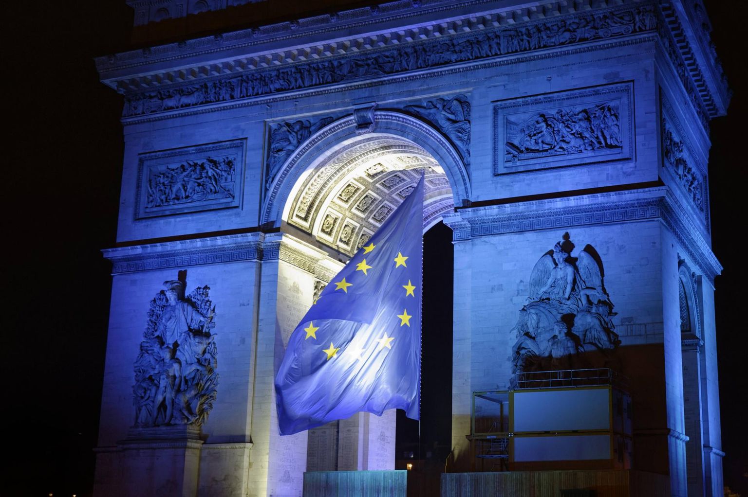 Euroopa Liidu lipp Pariisi Triumfikaare juures.