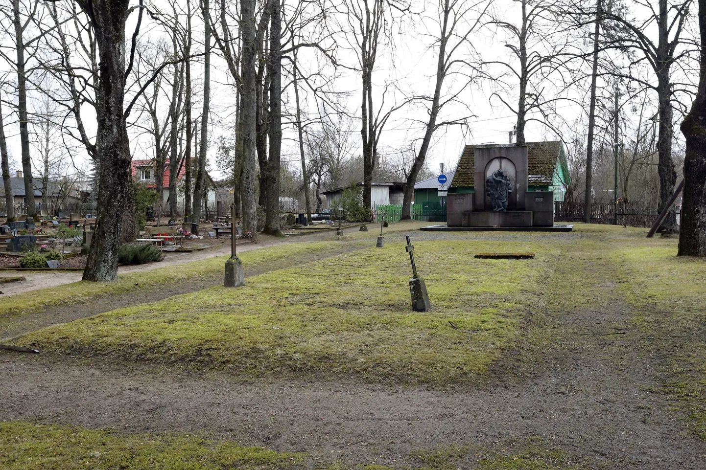 Sel kevadel algab Pauluse kalmistul Vabadussõjas langenute ühiskalmude korrastamine. Tseremooniaväljakule tuleb ka suur hauaplaat, kuhu jäädvustatakse kõigi langenute nimed.