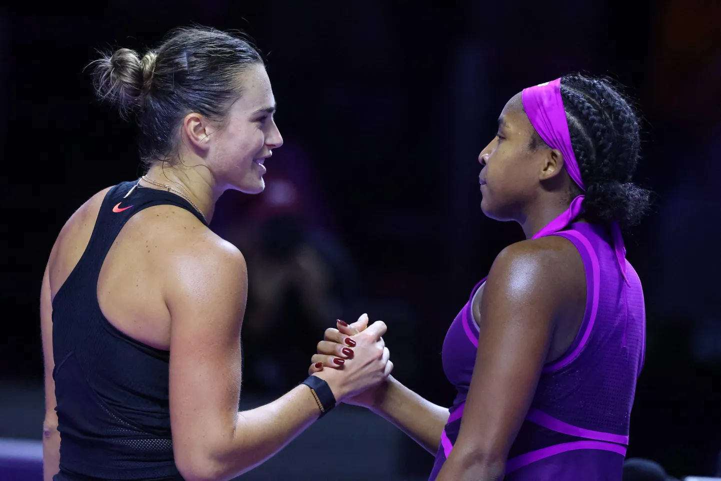 Coco Gauff (paremal) alistas Arõna Sabalenka.