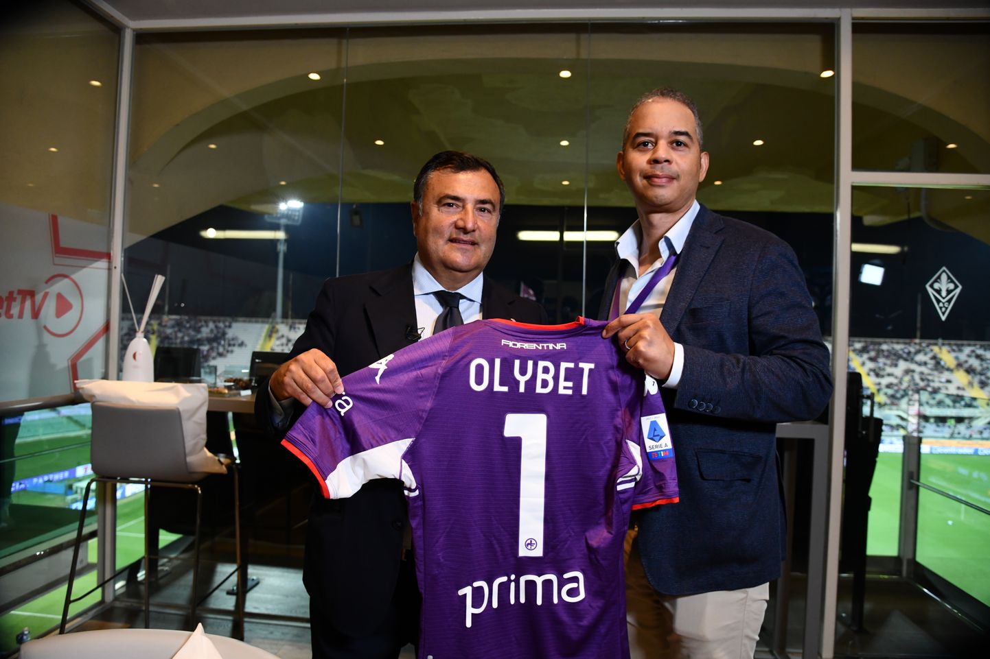 ACF Fiorentina tegevjuht Giuseppe Barone ja OlyBet Group juhatuse esimees Corey Plummer