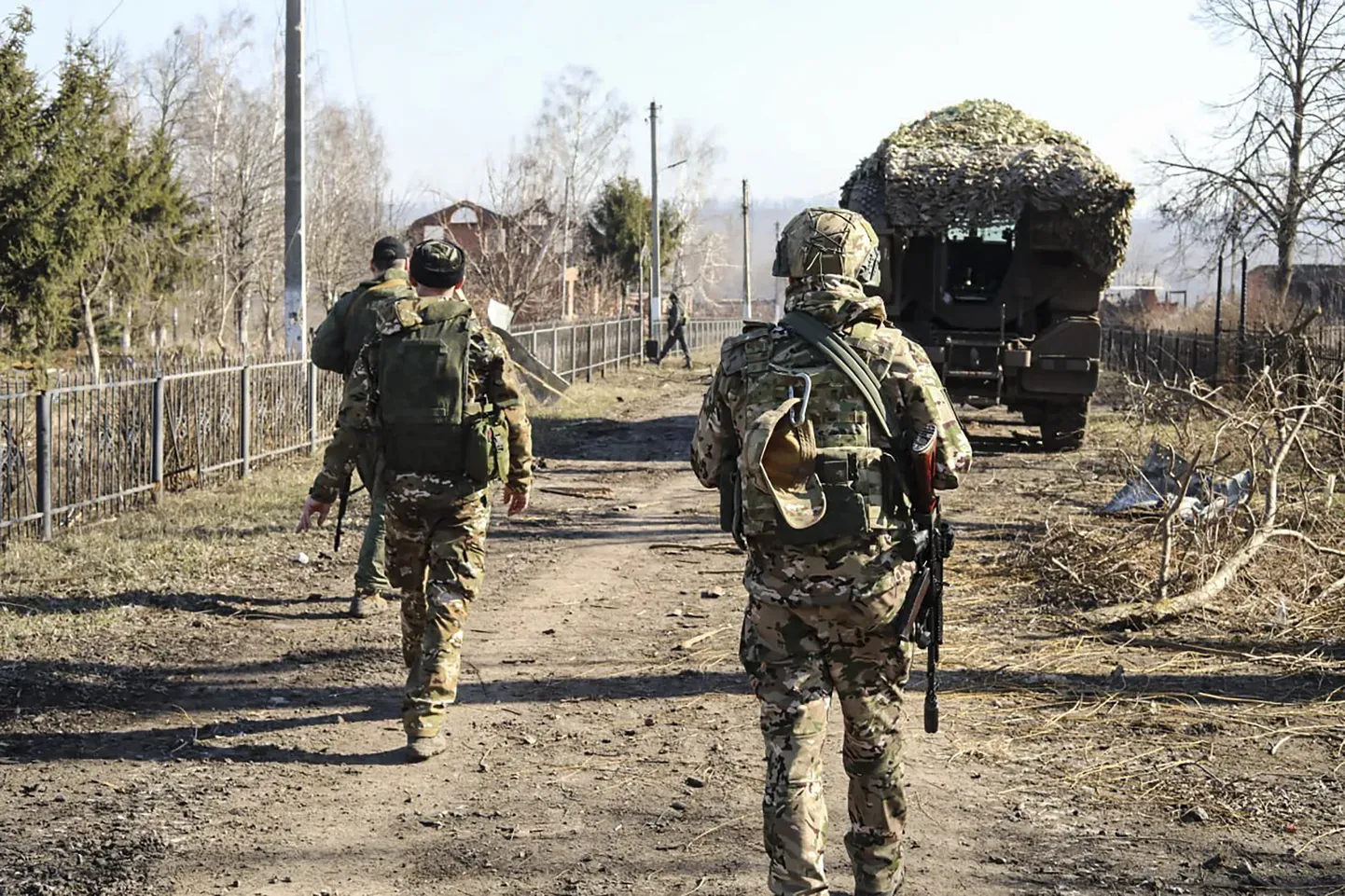 Опубликованное Минобороны РФ фото продвижения российских военных в Курской области, 14 марта 2025 года.
