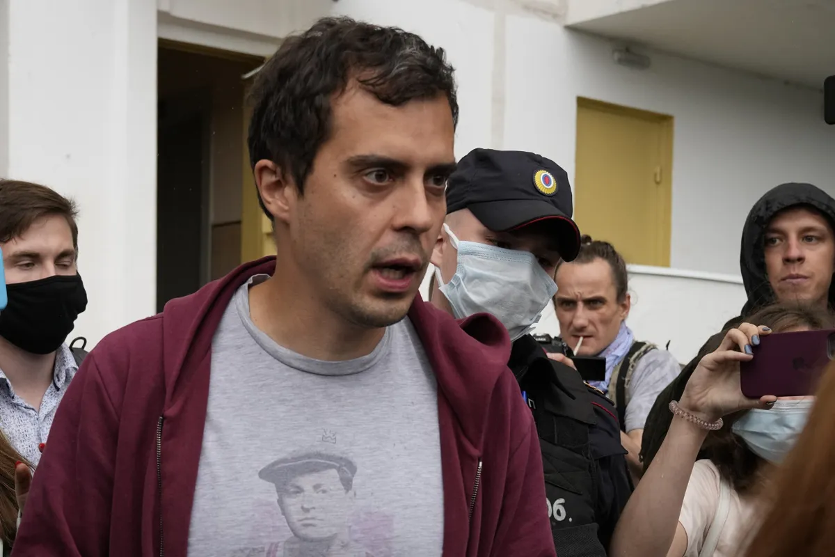 Roman Dobrokhotov, editor-in-chief of The Insider, was harassed by the Russian police back in 2021.