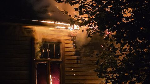 Kantrekülas põles mahajäetud puumaja