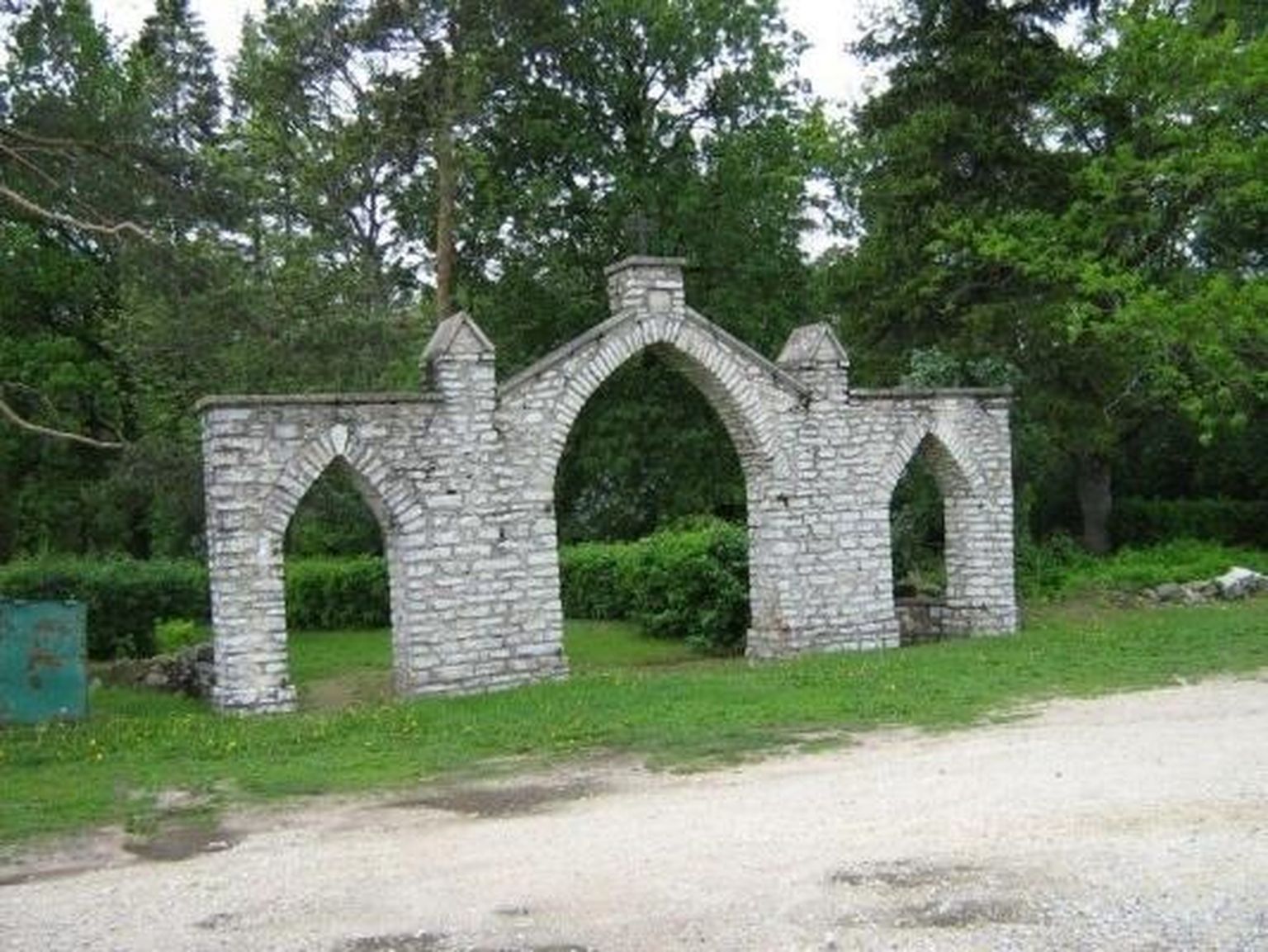 Simuna kalmistu värav.