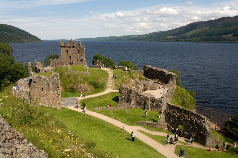 Šotimaa Urqharti kindlus Loch Nessi ääres