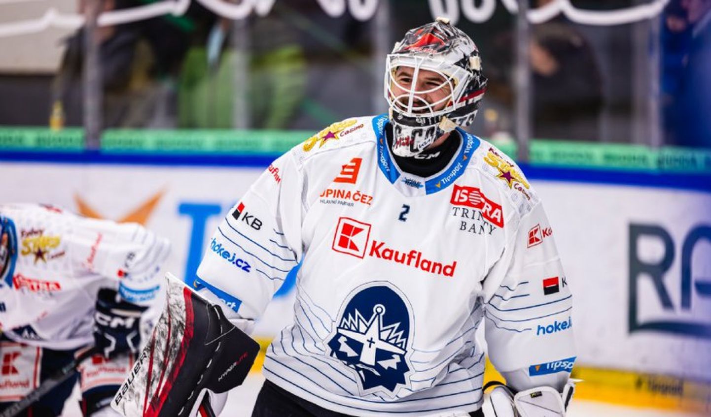 Latvijas hokeja vārtsargs Mareks Mitens