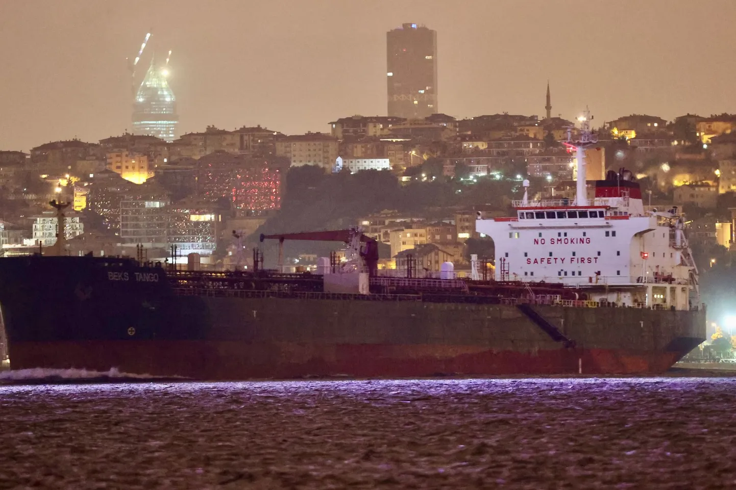 Laev, mis kuulub Beks Ship Managementile, mis aitab Venemaal naftat vedada.