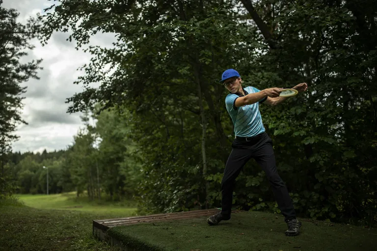 Rasmus Metsamaa kuulub Eesti Discgolfikoondisesse ning valmistub Euroopa Meistrivõistlusteks.