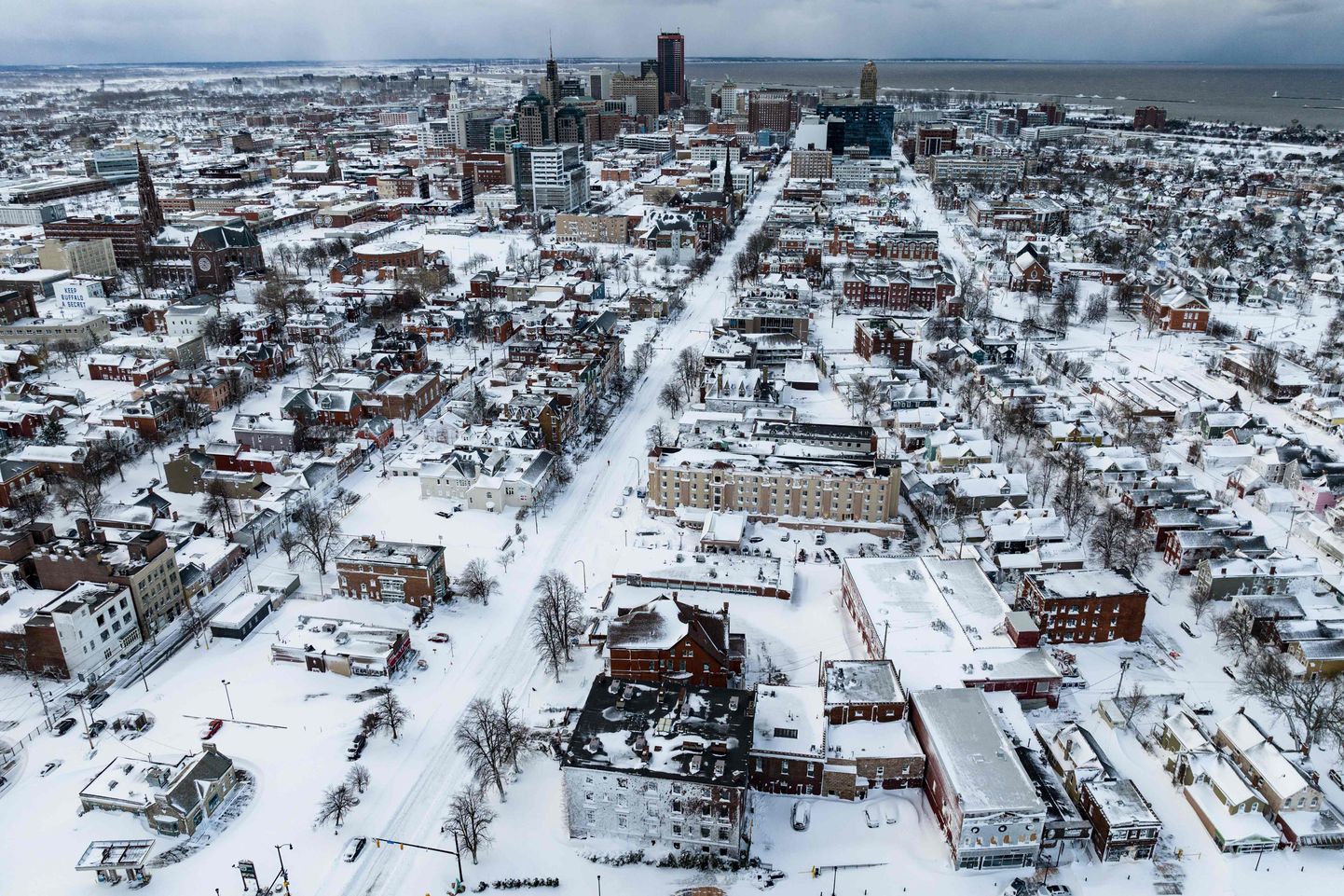 Droonifoto USA New Yorgi osariigi suuruselt teisest linnast Buffalost 25. detsembril 2022. USA mitut ala tabas talvetorm, ka idarannikut ja  Suure järvistu piirkonda