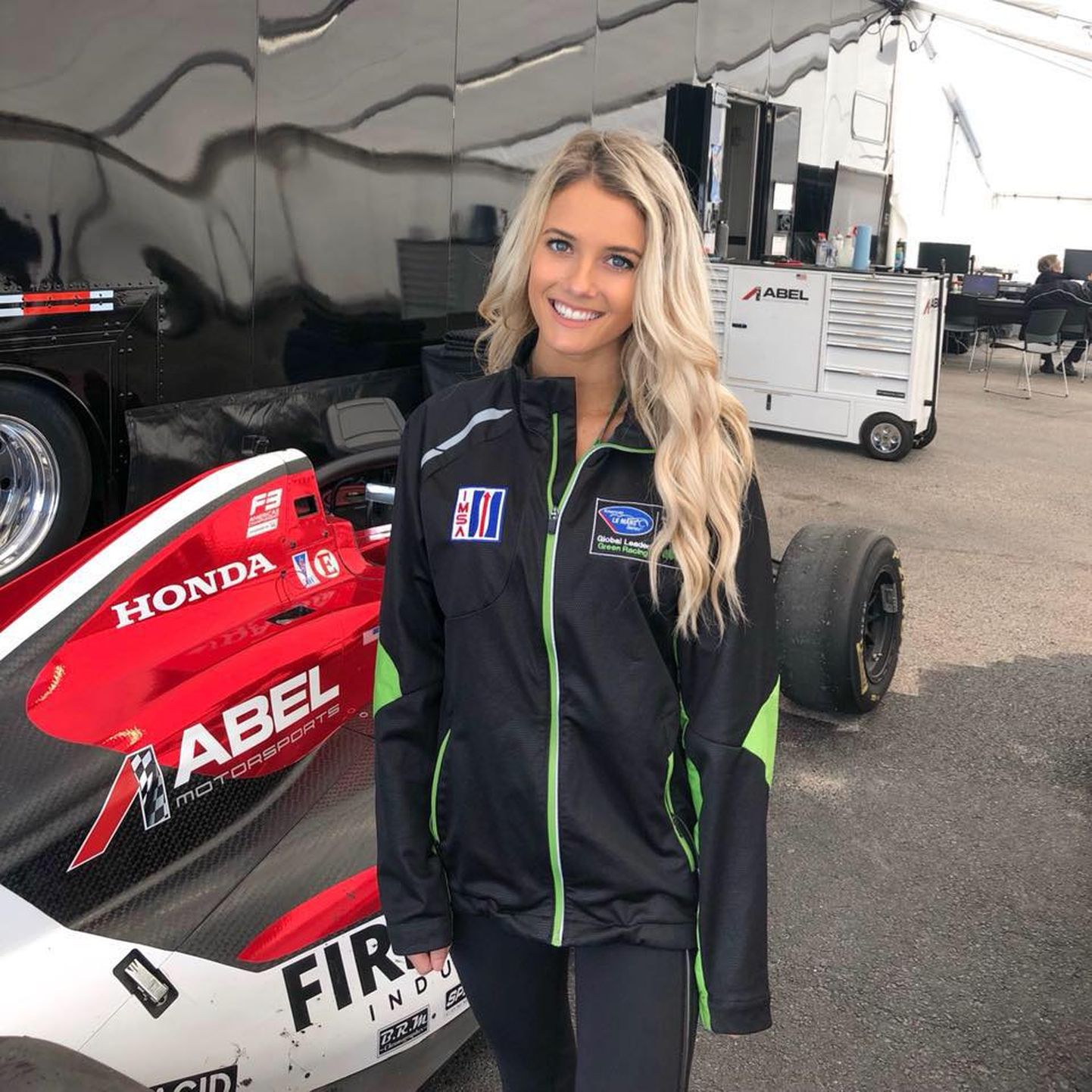 22-ameeriklanna Lindsay Brewer soovib kunagi kuulsas IndyCar võidusõidusarjas kaasa lüüa.
