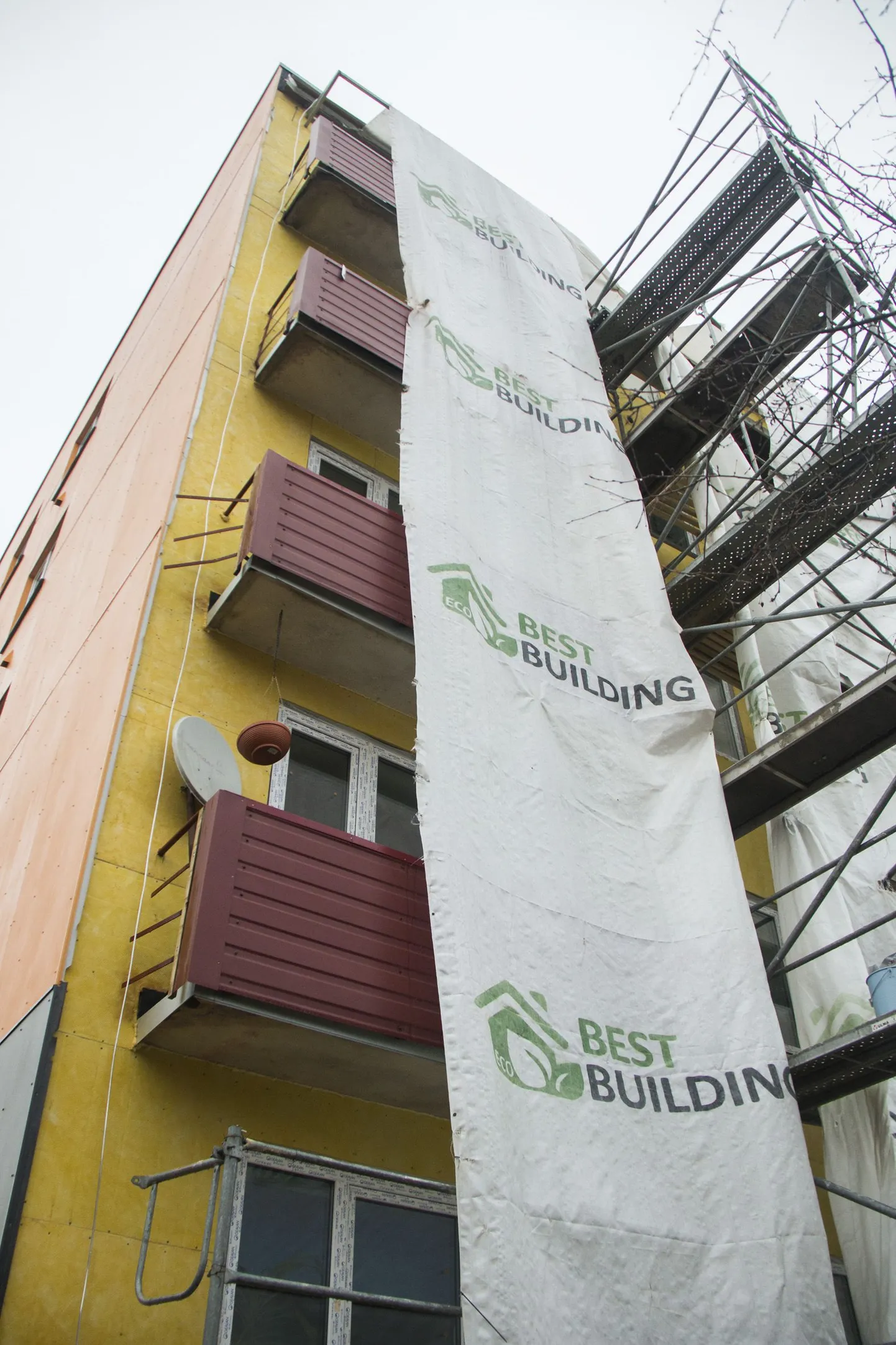 Lisaks politseimuuseumile Rakveres katkesid Best Buildingu ette võetud tööd ka Vinnis Kiige tänaval kuuekümne korteriga elumaja renoveerimisel.