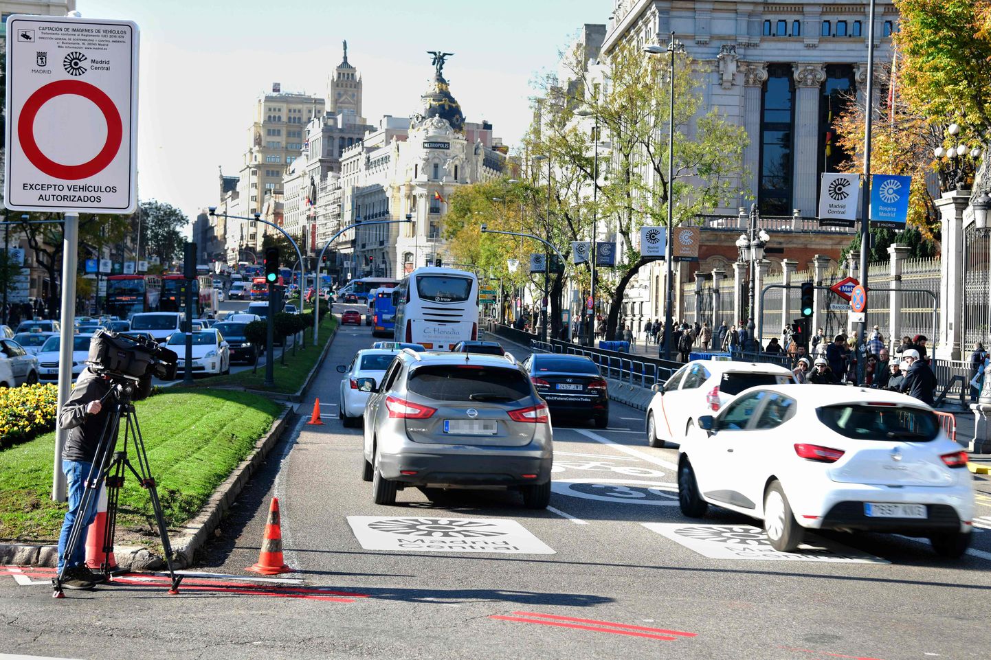 С конца ноября власти Мадрида реализуют проект под названием Madrid Central, главная цель которого - ограничить движение транспорта и озеленить территорию города общей площадью 472 га.