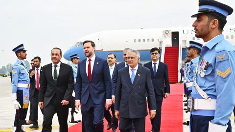 Вэнс прибыл в Пакистан на переговоры с Ираном