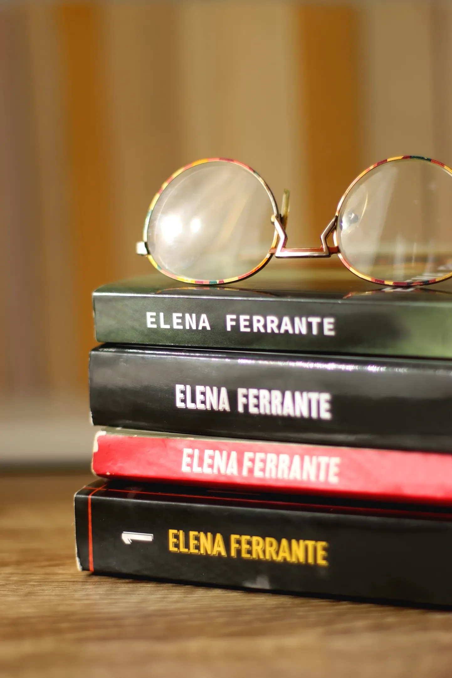 Elena Ferrante raamatud.