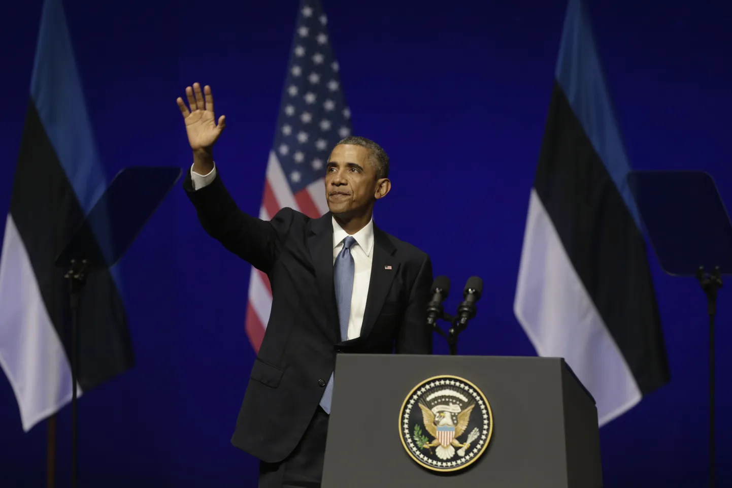 USA president Barack Obama lehvitab rahvale toonases Nordea kontserdimajas 2014. Julgeolek paistis olevat tagatud.