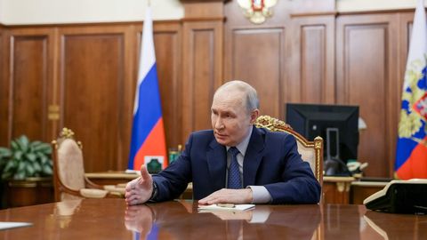 Avoti: Putins aicinājis oligarhus ziedot kara finansēšanai