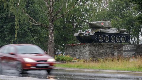 Okupantide tanki Narvas ootab teisaldamine ja uue koha leiab riik
