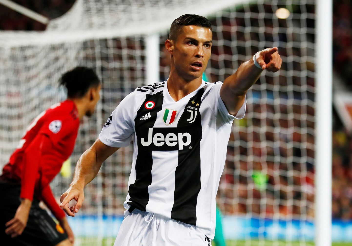 Naisfännid on Cristiano Ronaldo kubeme läikima löönud