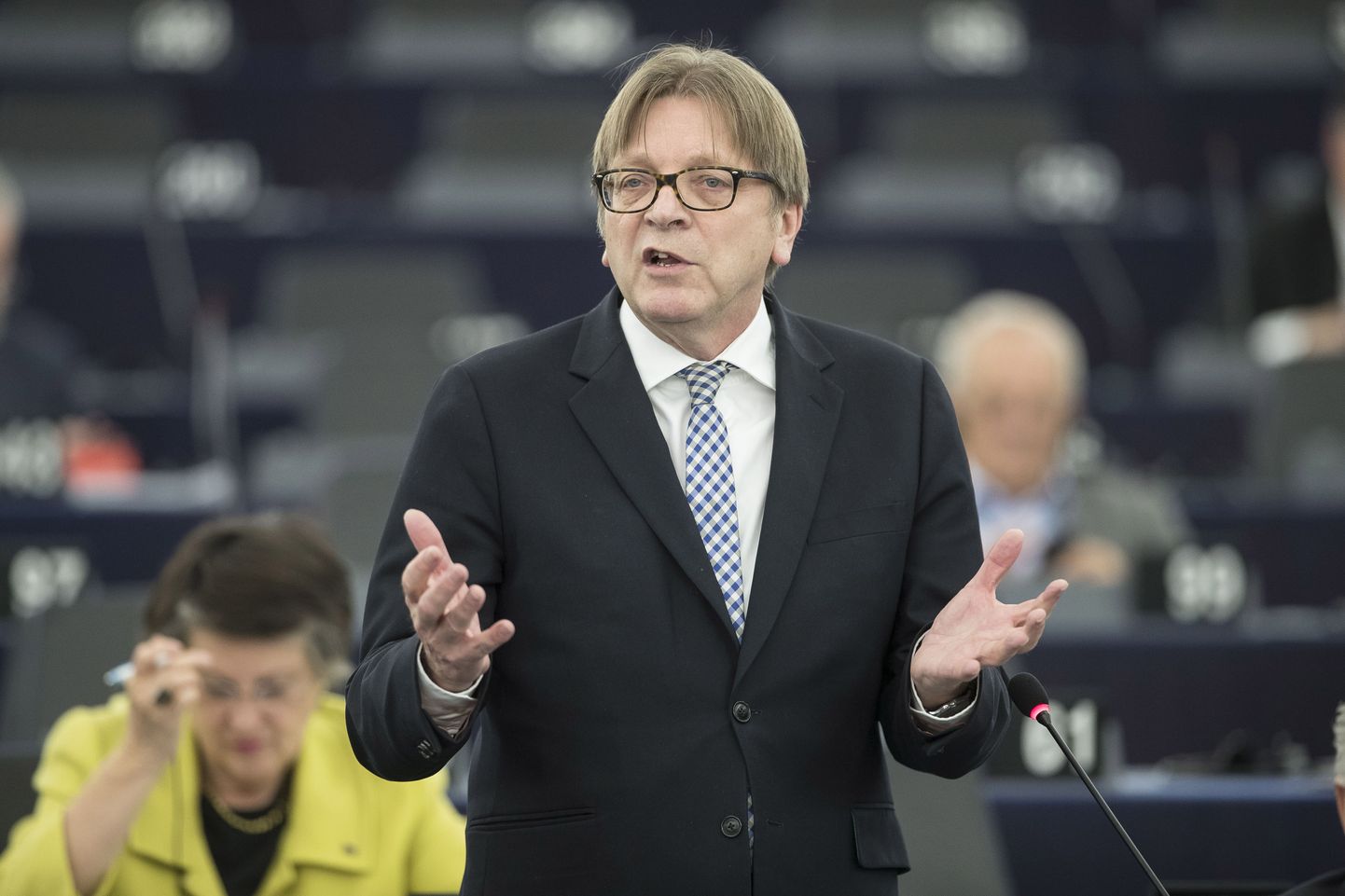 Euroopa Parlamendi Brexiti töörühma juht Guy Verhofstadt 27. märtsil Strasbourg´is europarlamendi istungjärgul.