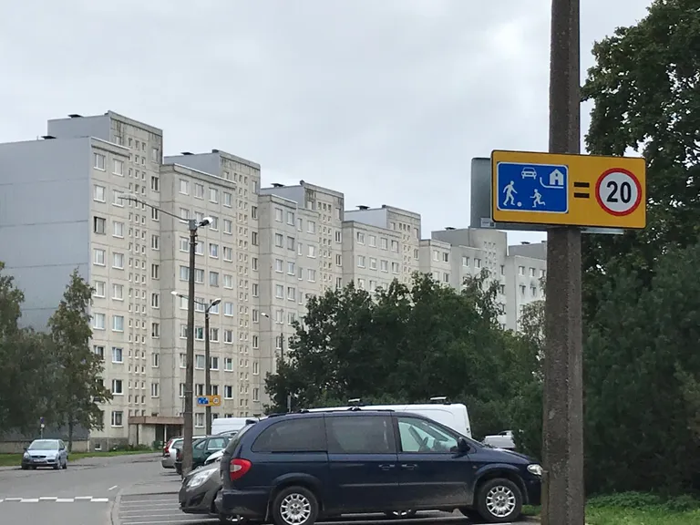 На внутреннем круге Ыйсмяэ-теэ установили 30 новых дорожных знаков.