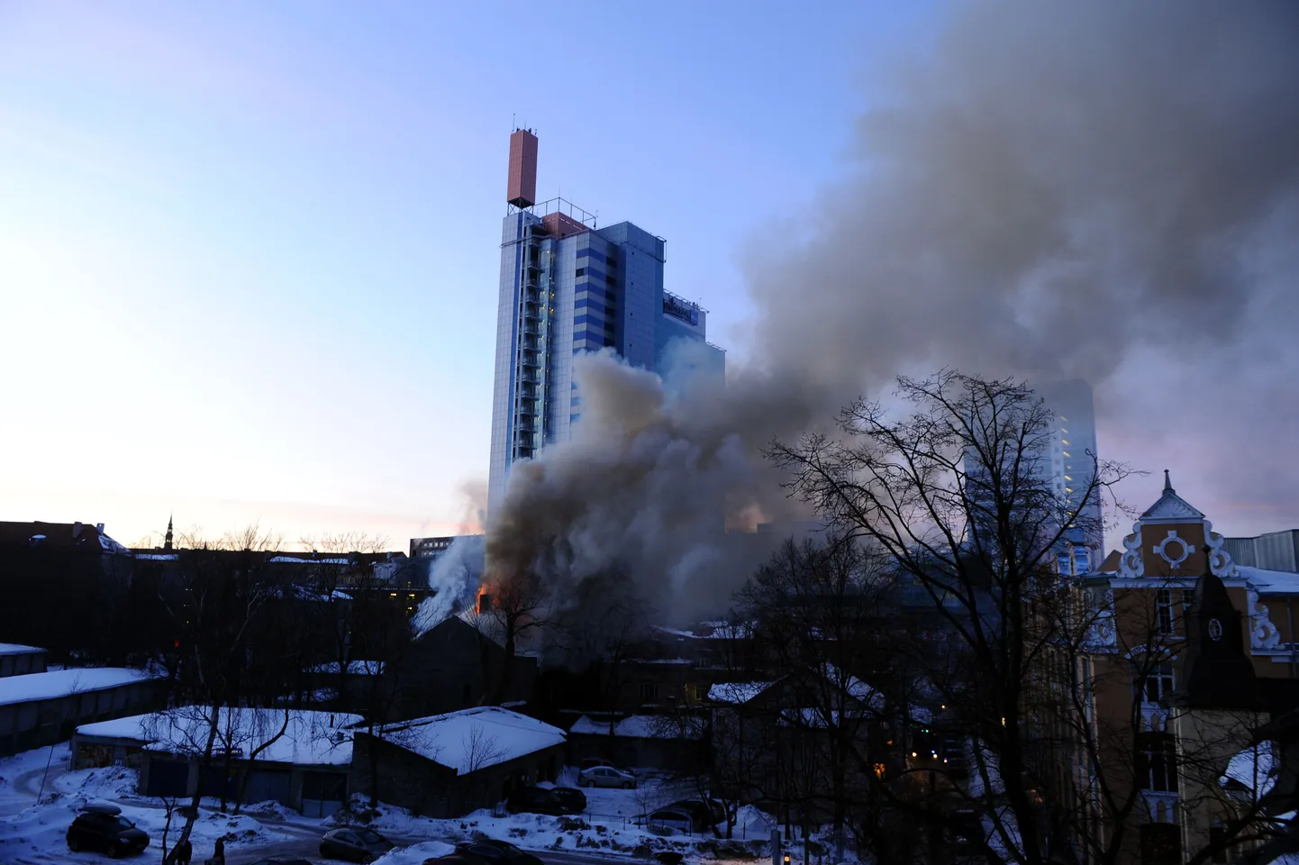 Põlev maja Tallinna kesklinnas